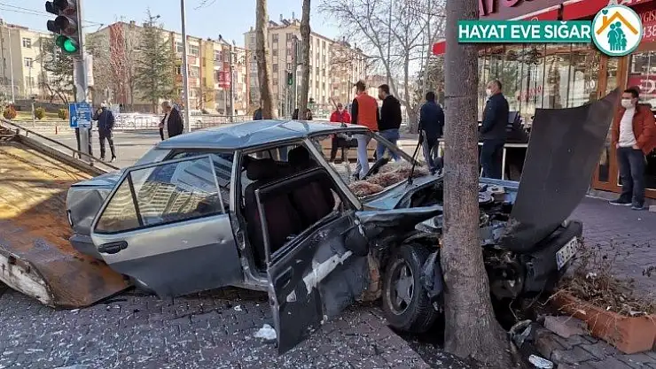 Kayseri'de sokağa çıkma kısıtlamasında feci kaza: 3 yaralı