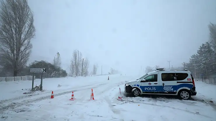 Kayseri-Malatya Kara Yolu Kar Nedeniyle Trafiğe Kapalı