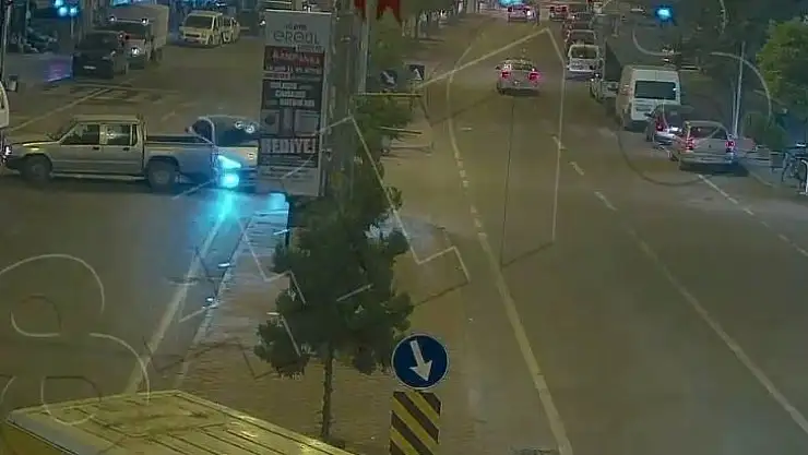Kaza anı kameralara yansıdı