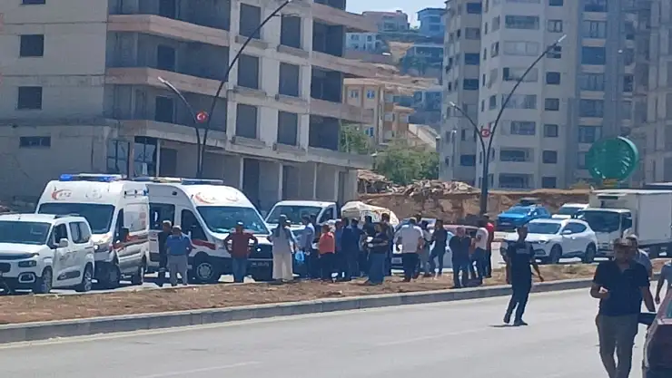 Kaza Üstüne Kaza 5 Araç Çarpıştı 6 Kişi Yaralandı
