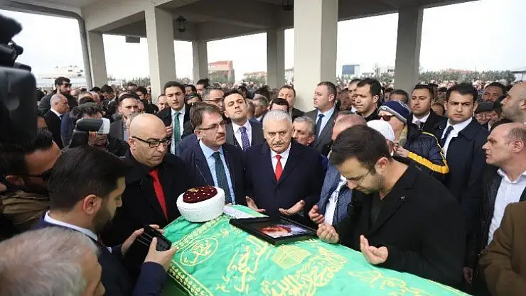 Kazada hayatını kaybeden ünlü hafız ve eşi son yolculuğuna uğurlandı