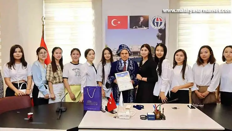 Kazakistanlı öğrenciler GAÜN'de