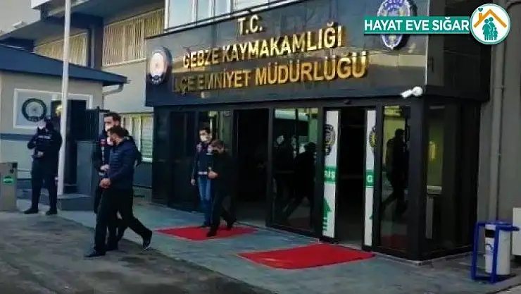 Kendilerini polis ve savcı olarak tanıtıp 215 bin lira dolandırdılar