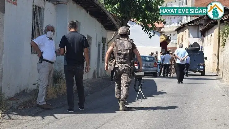 Kendini eve kilitleyen silahlı şahsa droneli operasyon