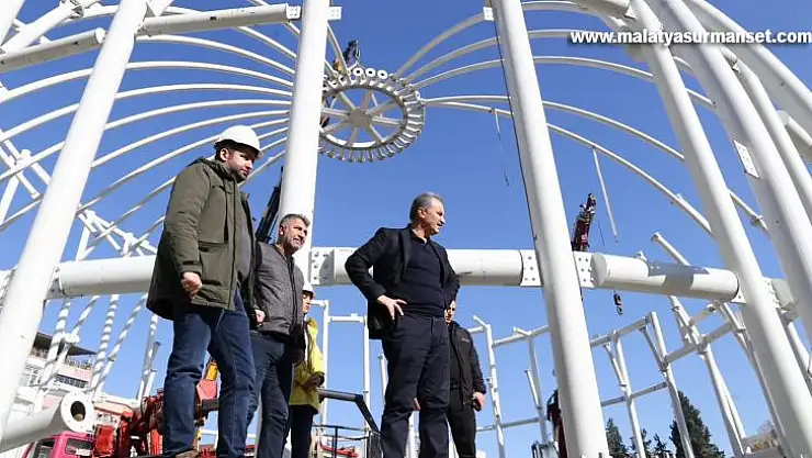 Kent meydanı şekillenmeye başladı