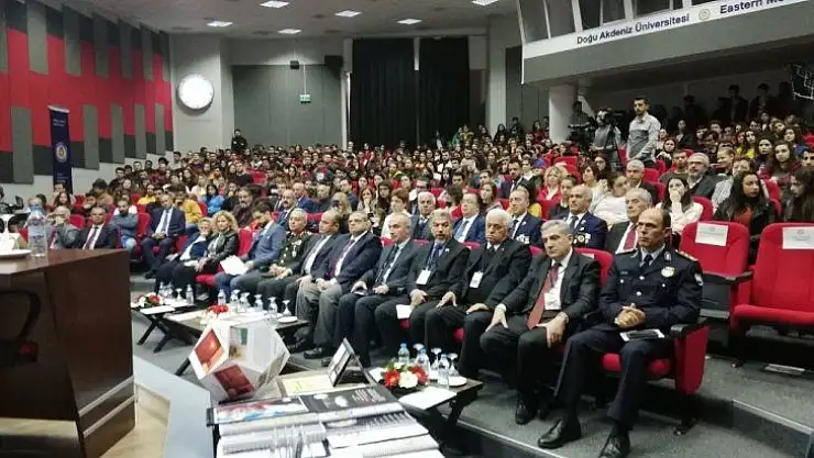 Kıbrıs'ta 'Tabip Binbaşı Nihat İlhan ve şehit ailesi anısına: Kıbrıs Türk'ünün Varoluş Mücadelesi ve Kumsal Baskını' Paneli