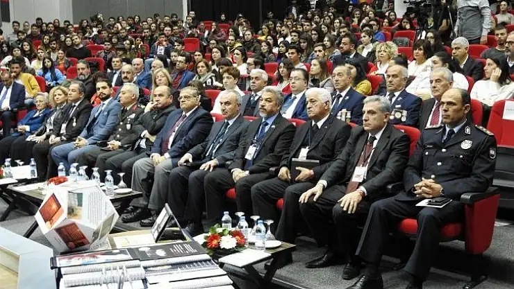 Kıbrıs'ta Tabip Binbaşı Nihat İlhan ve şehit ailesi anısına panel ve anma töreni