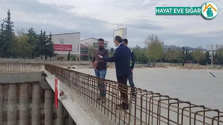 Kılınç devam eden köprülü kavşak çalışmalarını inceledi