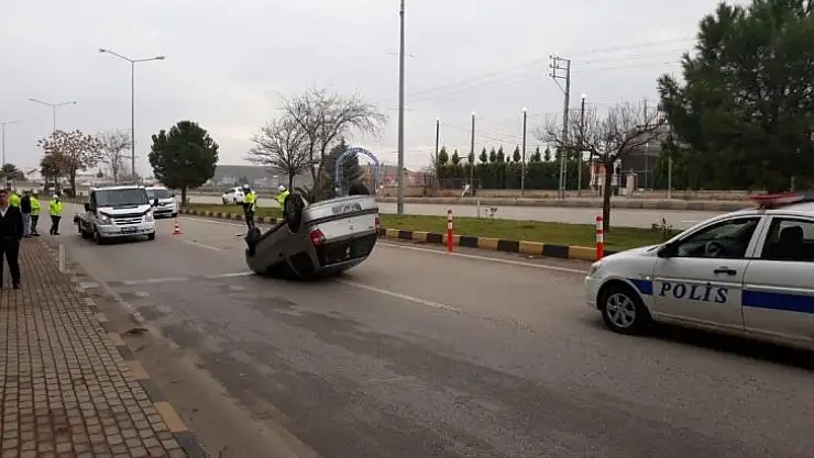 Kilis'te otomobilin devrilmesi sonucu 2 kişi yaralandı