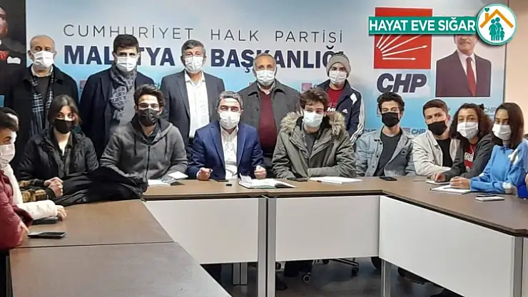 Kiraz, Bir Neslin Hayatını Kararttığının Farkında Olan İktidar, Z Kuşağı Korkusu Yaşıyor