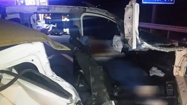 Kırıkkale'de feci kaza, hafif ticari araç tıra çarptı: 1 ölü, 1 yaralı