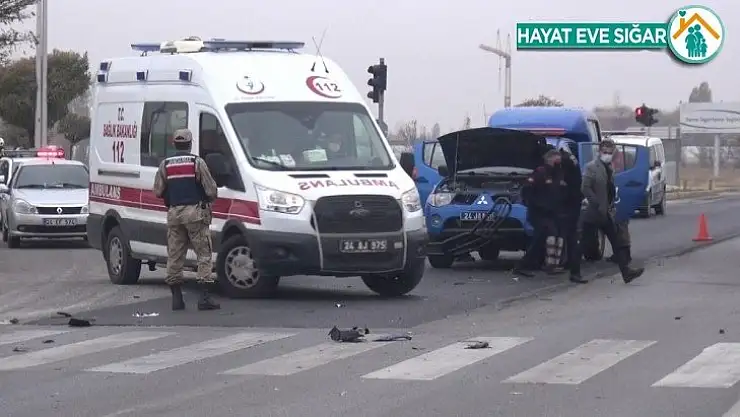 Kırmızı ışıkta durmayan tır askeri araca çarptı: 3 yaralı