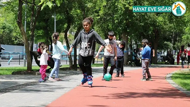 Kısıtlama 4 saatliğine kaldırıldı, Diyarbakır'da çocuklar haftalar sonra parklara koştu