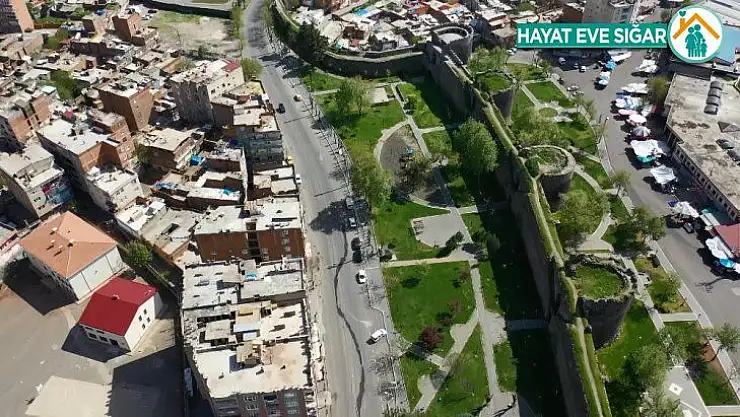 Kısıtlamanın 2'nci gününde de Diyarbakır'ın cadde ve sokakları boş kaldı