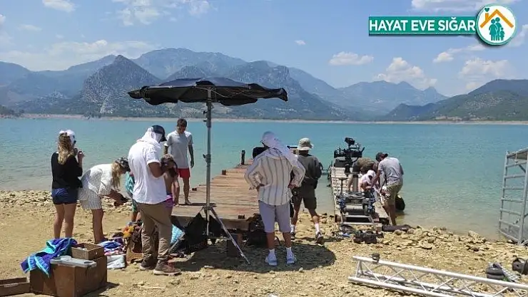 Kıvanç Tatlıtuğ ünlü deterjan markasının yüzü oldu