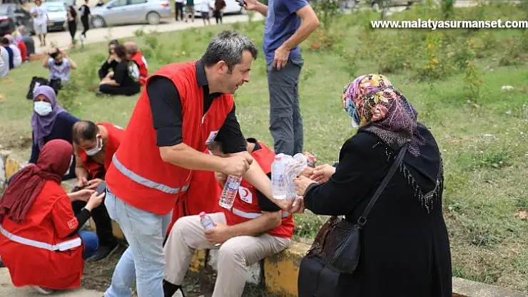 Kızılay Batı Karadeniz'de Yaraları Sarıyor