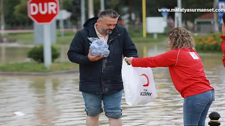 Kızılay Batı Karadenizdeki Sel Felaketine Müdahale Etmek İçin Sahaya İntikal Etti