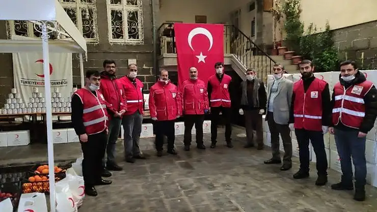 Kızılay'dan 65 yaş üstü ve kronik hastalığı olan vatandaşlara yardım