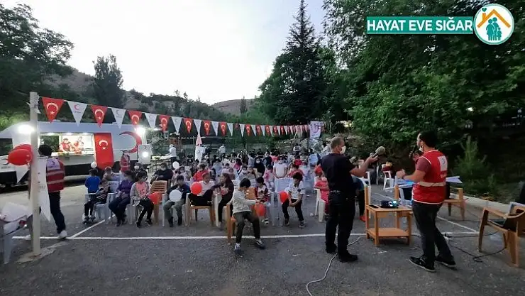 Kızılay'dan çocuklar için açık hava sinema etkinliği