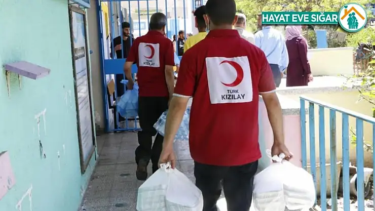 Kızılay Gazze'de Okullara Sığınanlara Sıcak Yemek Dağıtımına Başladı