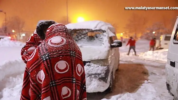 Kızılay'ın Yolda Kalanlara Yardımı Devam Ediyor