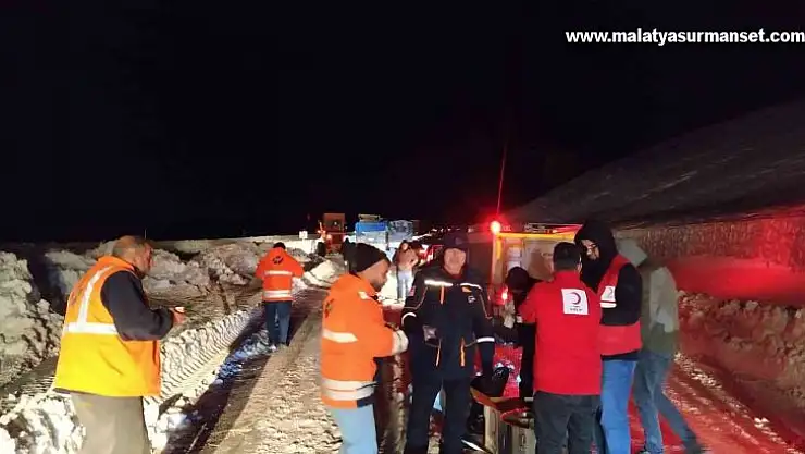 Kızılay ve AFAD, gece Fis Ovasında vatandaşları yalnız bırakmadı