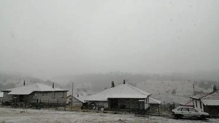 Kızılcahamam'a mevsimin ilk karı yağdı