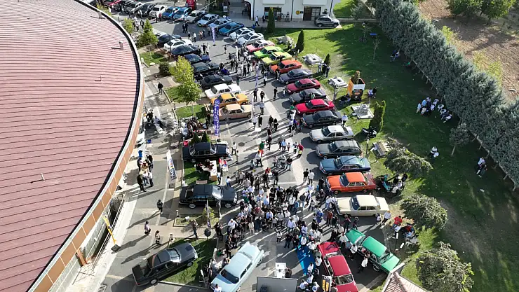 Klasik Mercedes Tutkunları  Sanat Sokağı'nda Buluştu