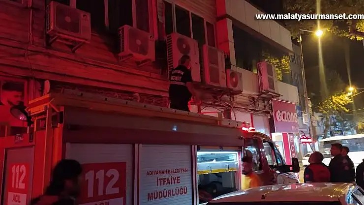 Klima motorları arasına sıkışan kediyi itfaiye kurtardı