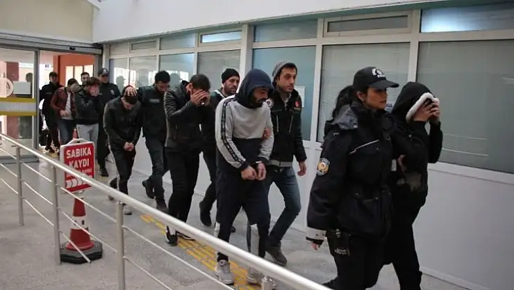 Kocaeli polisinden uyuşturucu tacirlerine darbe: 20 gözaltı