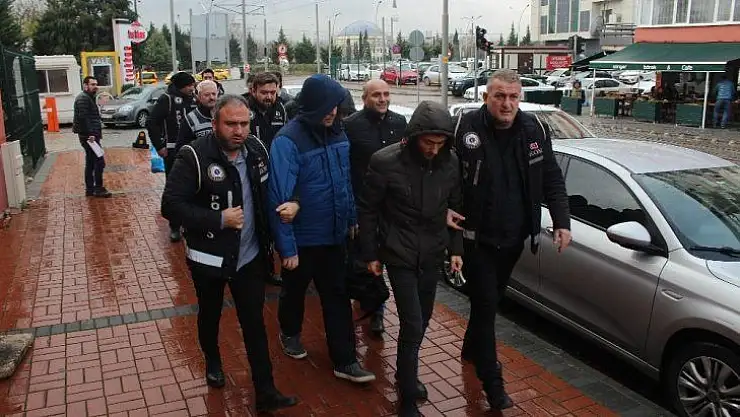 Kocaeli'de FETÖ'den gözaltına alınan 8 şüpheli adliyeye sevk edildi