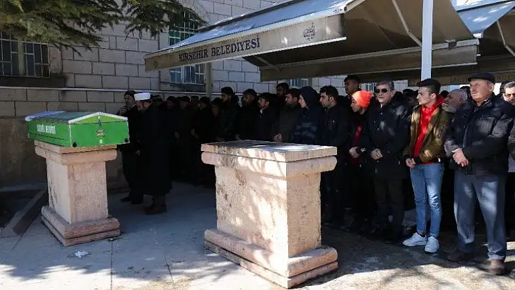 Kocasının canice öldürdüğü kadın, Kırşehir'de son yolculuğuna uğurlandı