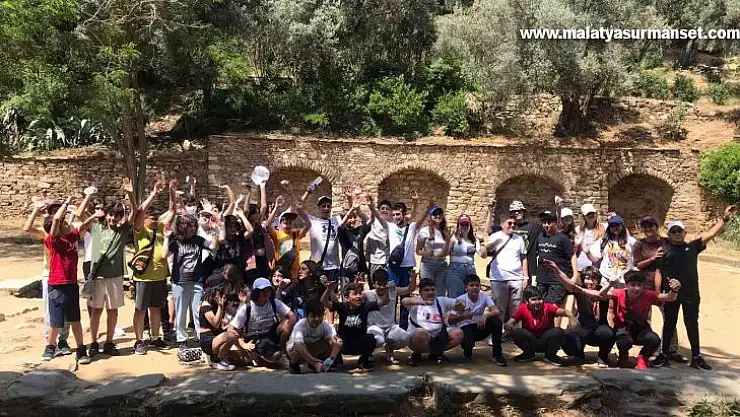 Kolej öğrencileri Anadolu'yu geziyor