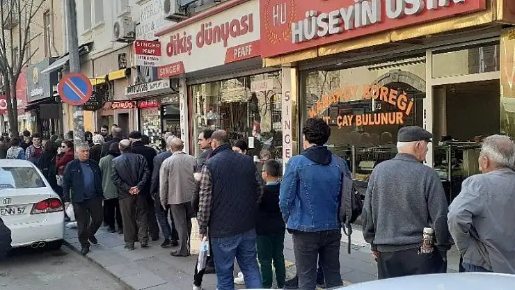 Kolonya dükkanlarında korona virüsü yoğunluğu