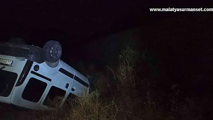 Kontrolden çıkan hafif ticari araç takla attı : 2 yaralı