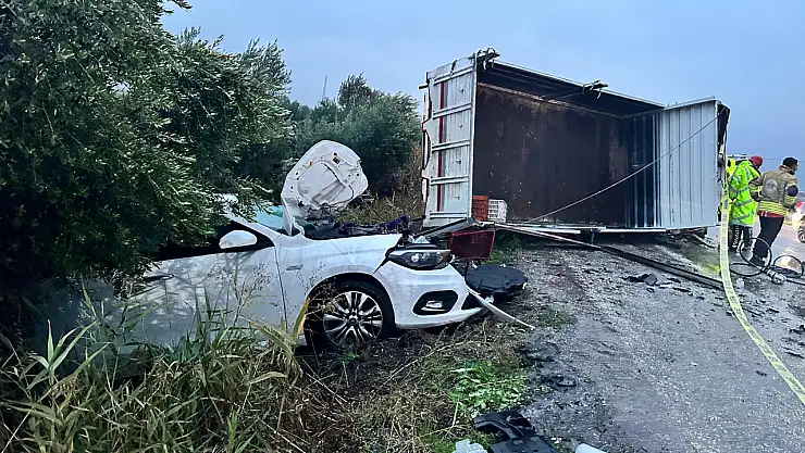 Kontrolden Çıkan Kamyonet Karşı Şeride Geçti 2 Ölü 3 Yaralı