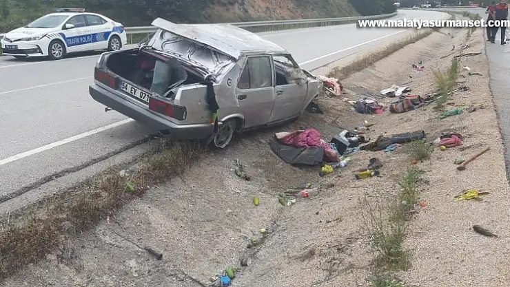 Kontrolden çıkan otomobil takla atıp refüje devrildi: 3'ü çocuk 5 yaralı