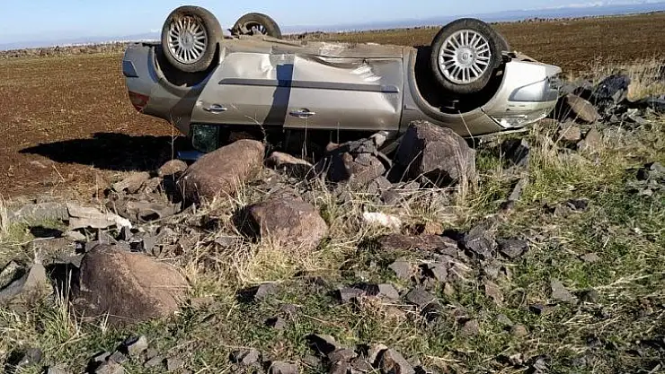 Kontrolünü kaybeden araç yoldan çıkıp takla attı: 2 yaralı