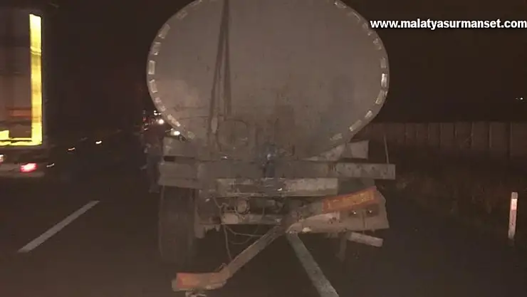 Konya'da hafif ticari araç tıra çarptı: 1 ölü, 7 yaralı