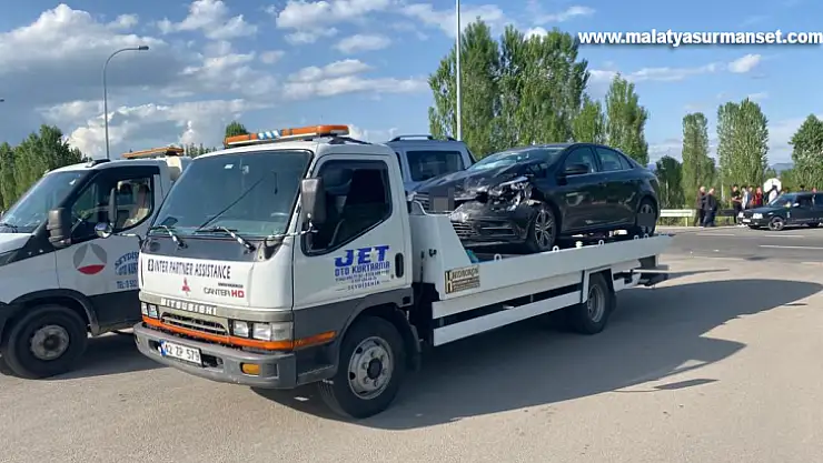 iki otomobil çapıştı: 1 ölü, 2 yaralı