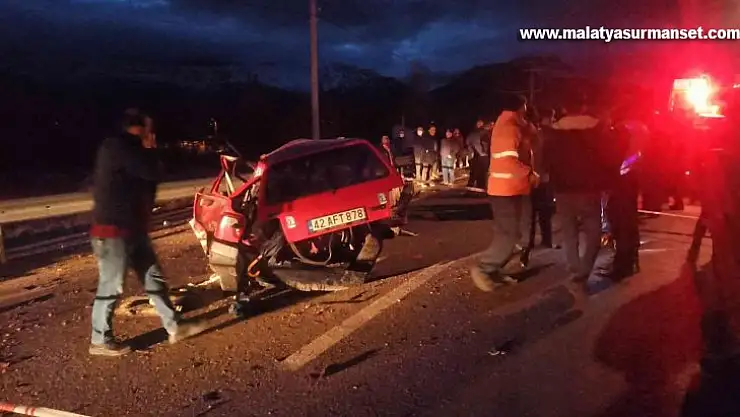 Konya'da otomobil ile pikap çarpıştı: 2 ölü, 3 yaralı