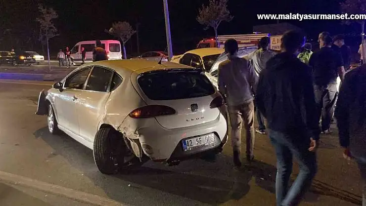 Köprüde araçlar birbirine girdi: 6 yaralı