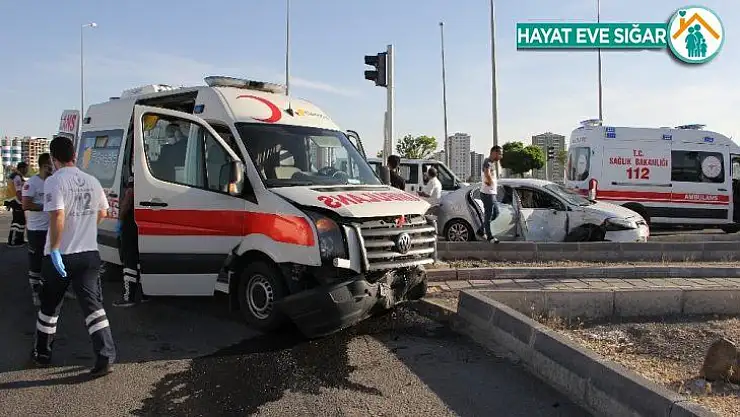 Korona virüs vakası taşıyan ambulans kaza yaptı: 2 yaralı