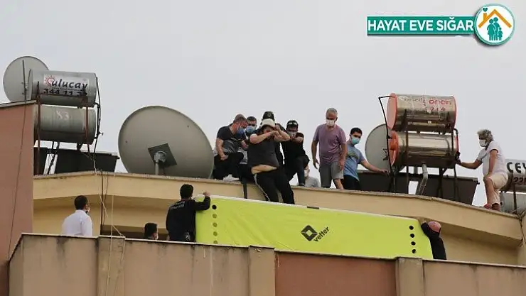 Korona virüsten hayatını kaybeden babasının acısına dayanamadı