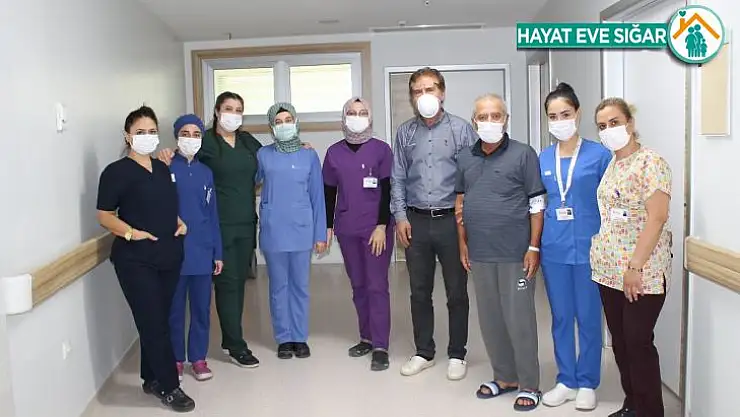 Koronavirüsü yendi yaşama yeniden tutundu