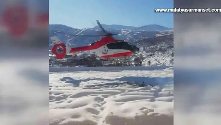 Köylü vatandaşlar ambulans helikopter için dumanla konum belirledi