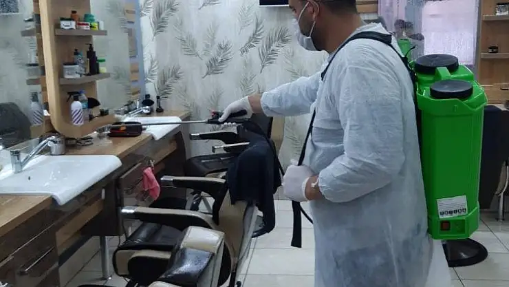 Kuaförlerde korona virüsüne karşı dezenfekte çalışması