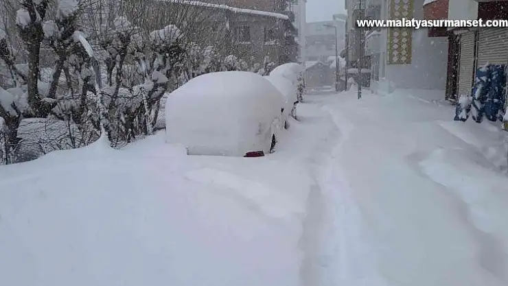 Kulp'ta kar kalınlığı 70 santimetreyi buldu