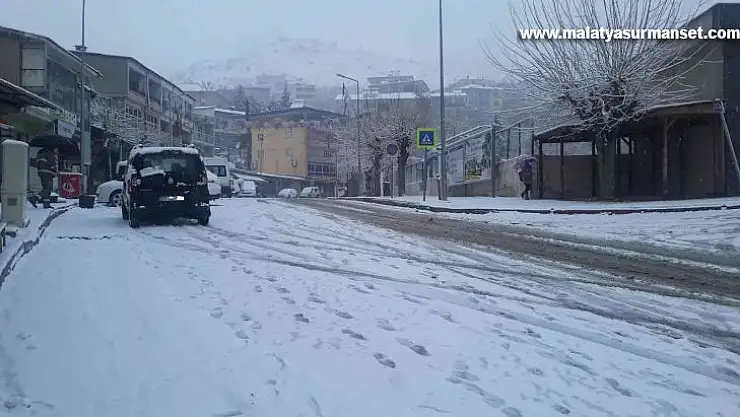 Kulp'ta kar yağışı başladı, okullar tatil edildi