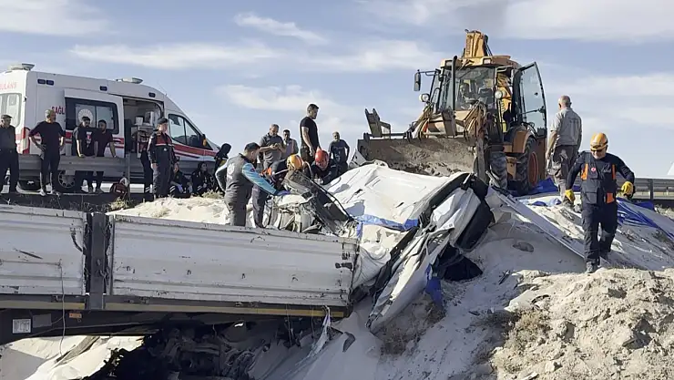 Kumlar Altında Kalan Sürücü Hayatını Kaybetti